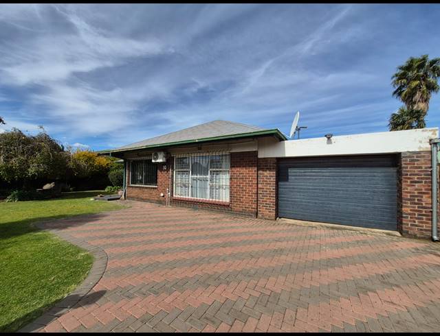 3 BEDROOM HOUSE FOR SALE IN VANDERBIJLPARK SE 2